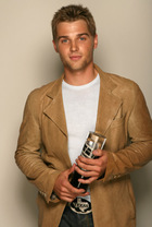 Mike Vogel : mike-vogel-1371487783.jpg