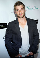 Mike Vogel : mike-vogel-1371487821.jpg