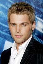 Mike Vogel : mike-vogel-1371487908.jpg