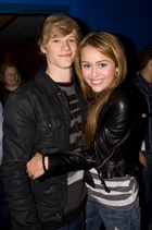 Miley Cyrus : TI4U_u1252751111.jpg