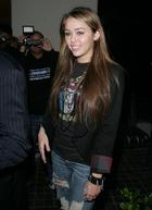 Miley Cyrus : miley-cyrus-1320492706.jpg