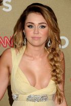 Miley Cyrus : miley-cyrus-1323715276.jpg