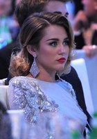 Miley Cyrus : miley-cyrus-1332189580.jpg