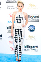 Miley Cyrus : miley-cyrus-1369064830.jpg