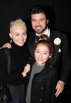 Miley Cyrus : miley-cyrus-1369341090.jpg