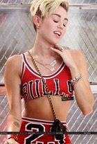 Miley Cyrus : miley-cyrus-1383718369.jpg