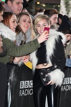 Miley Cyrus : miley-cyrus-1384548641.jpg