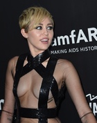 Miley Cyrus : miley-cyrus-1415299998.jpg