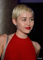 Miley Cyrus : miley-cyrus-1425043598.jpg