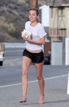 Miley Cyrus : miley-cyrus-1430763680.jpg