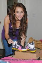 Miley Cyrus : miley_cyrus_1220488629.jpg