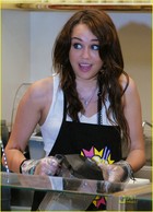 Miley Cyrus : miley_cyrus_1251706024.jpg