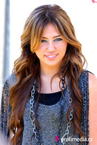 Miley Cyrus : miley_cyrus_1276987453.jpg