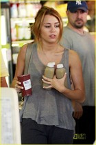 Miley Cyrus : miley_cyrus_1284985667.jpg