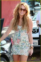 Miley Cyrus : miley_cyrus_1287095138.jpg