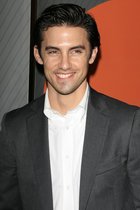 Milo Ventimiglia : milo-ventimiglia-1340500501.jpg