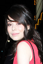 Miranda Cosgrove : miranda-cosgrove-1323219607.jpg