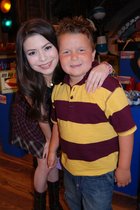 Miranda Cosgrove : miranda_cosgrove_1306189302.jpg