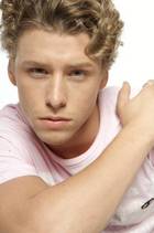 Mitch Hewer : mitch_hewer_1311070939.jpg