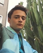 Noah Schnapp : noah-schnapp-1727968323.jpg