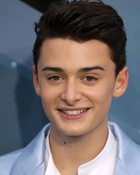 Noah Schnapp : noah-schnapp-1727968380.jpg