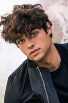 Noah Centineo : noah-centineo-1537133002.jpg