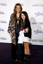 Noah Cyrus : noah-cyrus-1323214155.jpg