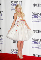 Paris Hilton : paris-hilton-1385906374.jpg