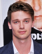 Patrick Schwarzenegger : patrick-schwarzenegger-1418940256.jpg