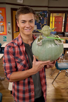 Peyton Meyer : peyton-meyer-1456967000.jpg