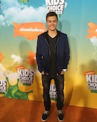 Peyton Meyer : peyton-meyer-1470528687.jpg