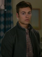 Peyton Meyer : peyton-meyer-1601139060.jpg