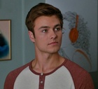 Peyton Meyer : peyton-meyer-1601139117.jpg