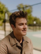 Peyton Meyer : peyton-meyer-1633944240.jpg