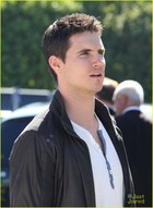 Robbie Amell : robbie-amell-1381950925.jpg