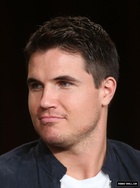 Robbie Amell : robbie-amell-1423509435.jpg