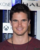 Robbie Amell : robbie-amell-1423509439.jpg