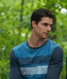 Robbie Amell : robbie-amell-1423509786.jpg