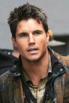 Robbie Amell : robbie-amell-1425146298.jpg