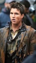 Robbie Amell : robbie-amell-1425146348.jpg