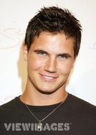 Robbie Amell : robbieamell_1216760215.jpg