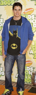 Robbie Amell : robbieamell_1288813624.jpg