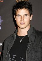 Robbie Amell : robbieamell_1289177044.jpg