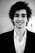 Robert Sheehan : robert-sheehan-1351615570.jpg