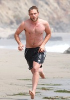 Robert Pattinson : robert-pattinson-1350173888.jpg