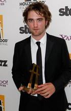 Robert Pattinson : robert_pattinson_1225210483.jpg