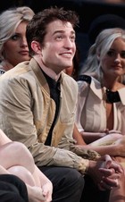 Robert Pattinson : robert_pattinson_1297988497.jpg