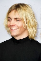 Ross Lynch : ross-lynch-1459827505.jpg