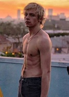 Ross Lynch : ross-lynch-1653339360.jpg