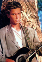 River Phoenix : rphoenix_1228073672.jpg